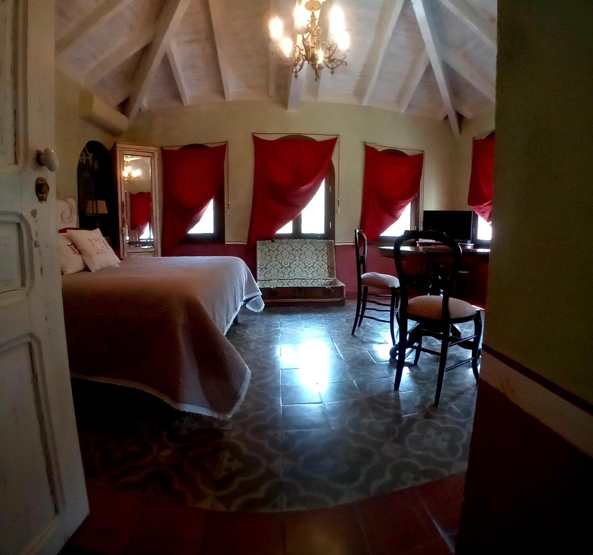 La Casa Rosa Bed & Breakfast *